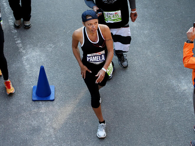 Браво! Памела Андерсън пробяга маратона в Ню Йорк 