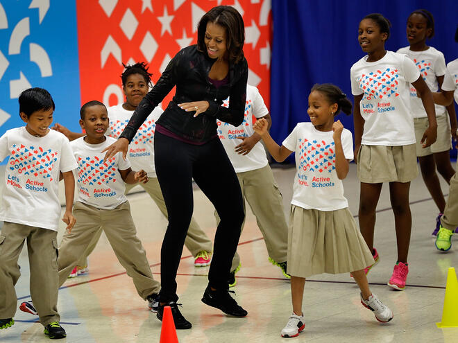 Мишел Обама заменя упражненията с тежести с йога 