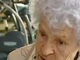 Баба Ани е на 95, денят ѝ започва с фитнес