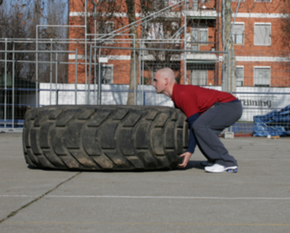 Strongman*: обръщане на гуми