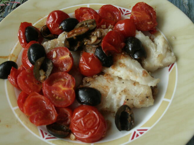Ммм, риба в сос от чери доматчета и маслини 