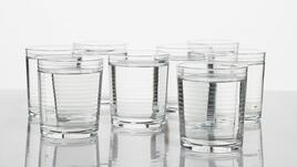 Защо по 8 чаши вода дневно?
