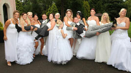 Гей сватба с много булчински рокли