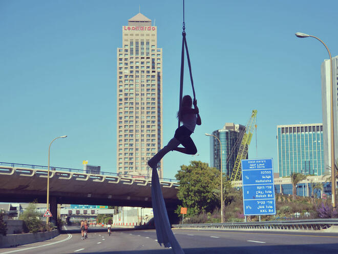 Акробатика над магистрала