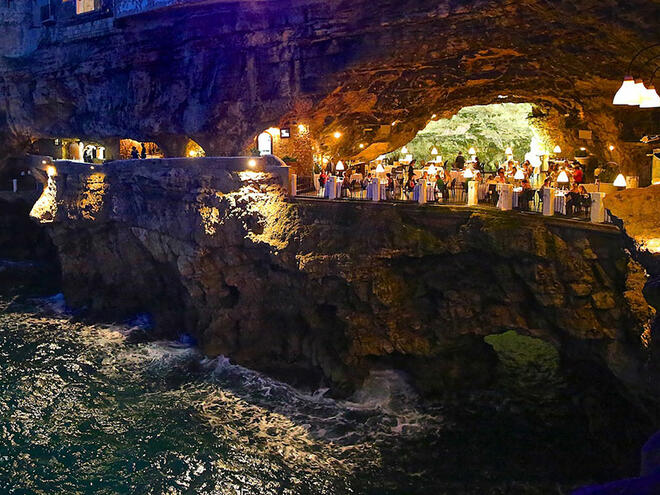 Най-романтичният ресторант се намира в скала
