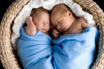  
Близнаците могат да имат различни бащи – това явление се нарича свръхексплоатация. Е,...