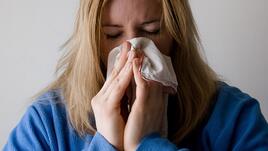 Как да различим симптомите на COVID-19, настинка и грип
