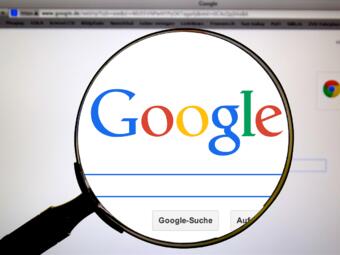 
основателите на Google Лари Пейдж (Larry Page) и Сергей Брин (Sergey Brin) се запознават в...