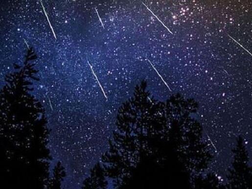 Оранжеви метеори, лунно и слънчево затъмнения владеят небесната сцена тази година