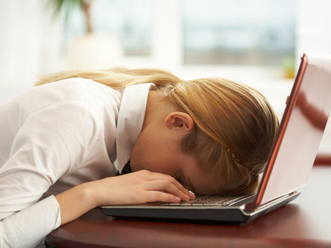 Заспиването в лошо настроение подсилва негативните емоции
