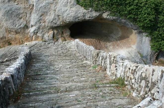 „Портата на края“: Мистериозна пещера в Гърция уплаши и военните