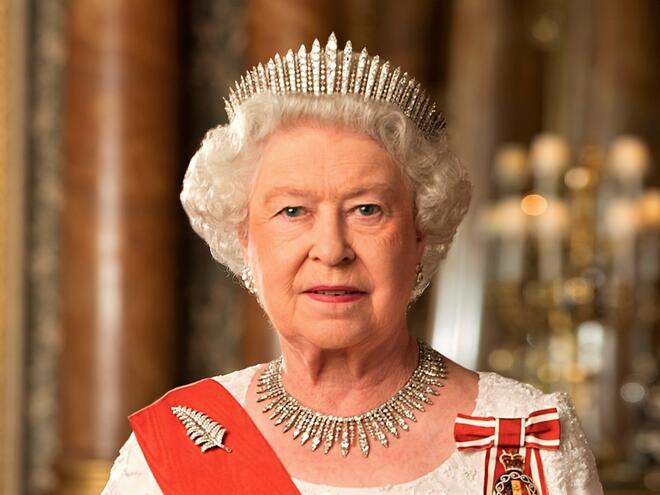 Кой ще наследи безценните бижута с със скъпоценни камъни на Елизабет II?
