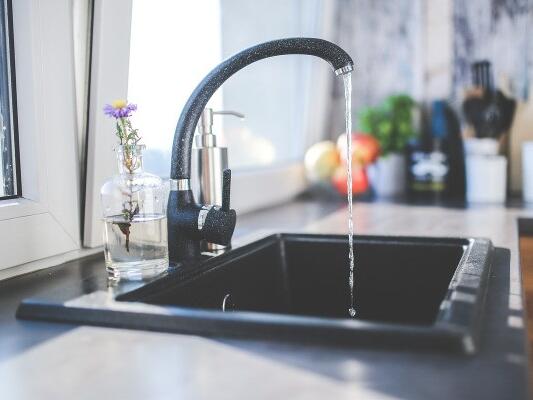 Изследване: Топлата чешмяна вода не е безопасна!
