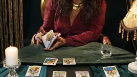 Месечен таро хороскоп за всички зодии през ноември