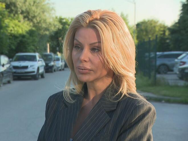 Светлана Василева счупи огледалото на колата на новото си гадже и се оплака от насилие