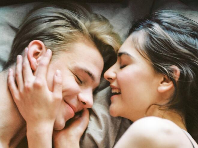 Гушкайте де преди лягане! Полезно е за връзката
