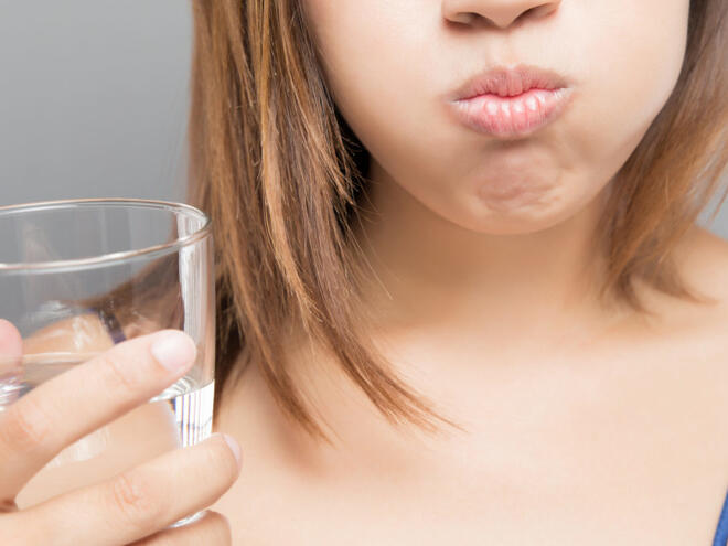 Фармацевт: Редовната гаргара с вода ни пази от грип
