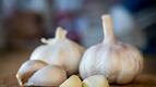 Какво се случва с тялото ви, ако ядете чесън всеки ден (и как да премахнете лошия дъх)

