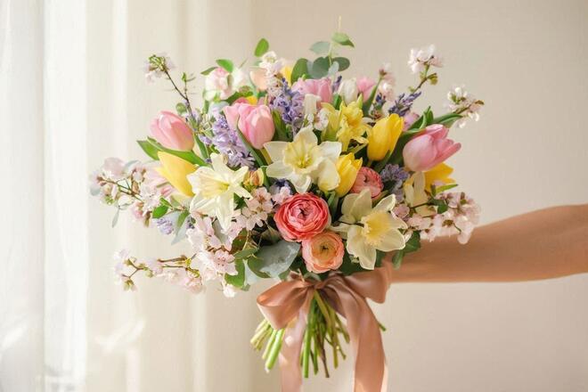 Честит празник, скъпи дами!
