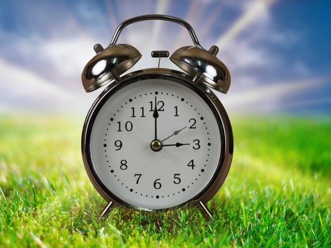 Тази нощ местим стрелките с час напред, връщаме се към дългите дни