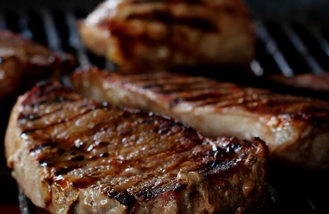 Вкусната коричка на месото със „златист цвят“ крие риск от рак
