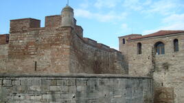 Забележителностите на България: крепостта Баба Вида 