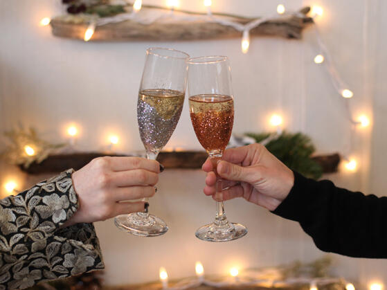 Направи си сам: празнични чаши за шампанско