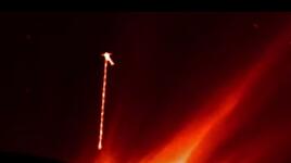 НЛО „изстреля“ огромен лазерен лъч към Слънцето (видео)
