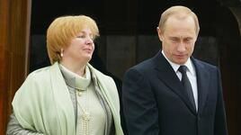 Милиарди за мълчание: Путин позлати първата си жена